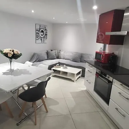 Holiday home Maison Calme Et Spacieuse *